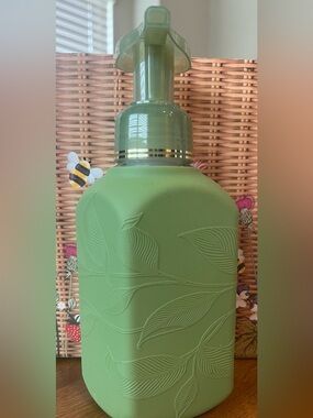 Bath & Body Works Sage Green Embossed Leaf Foaming Soap Dispenser NEW